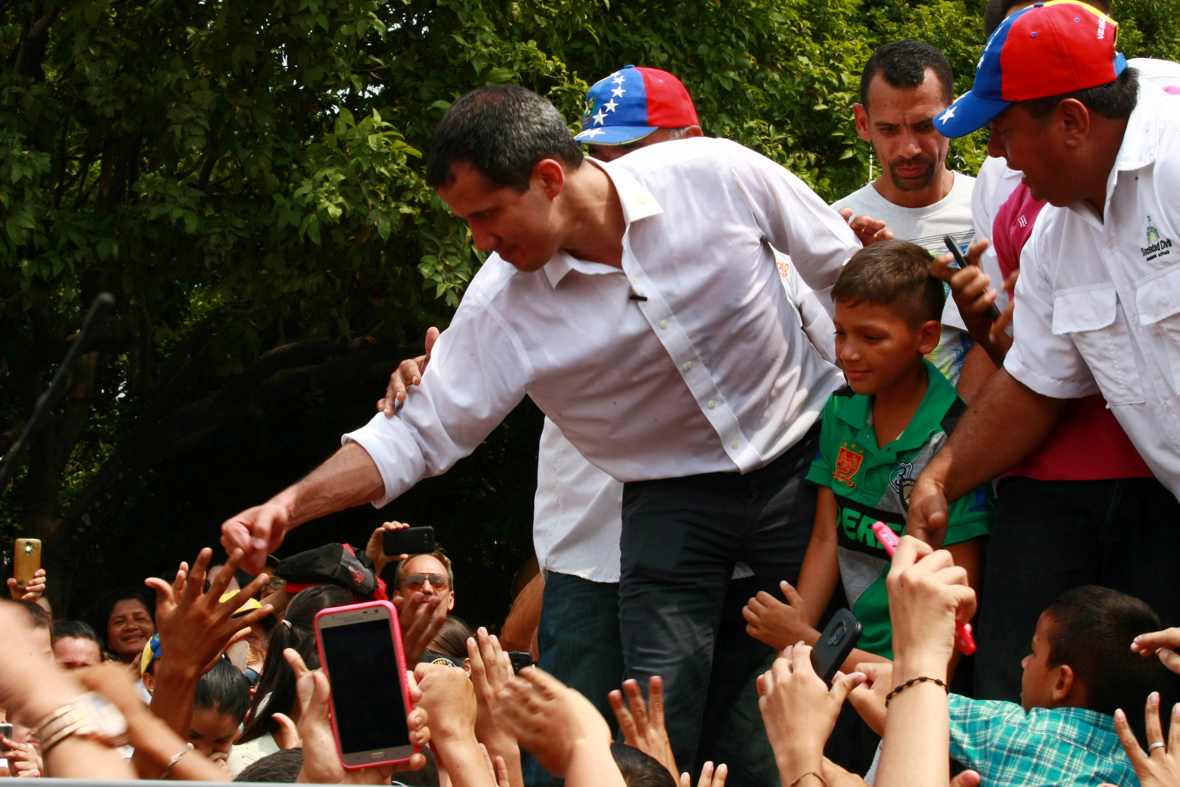 زعيم المعارضة الفنزويلية جوايدو يشارك في مظاهرة خلال زيارته لماراكايبو 23