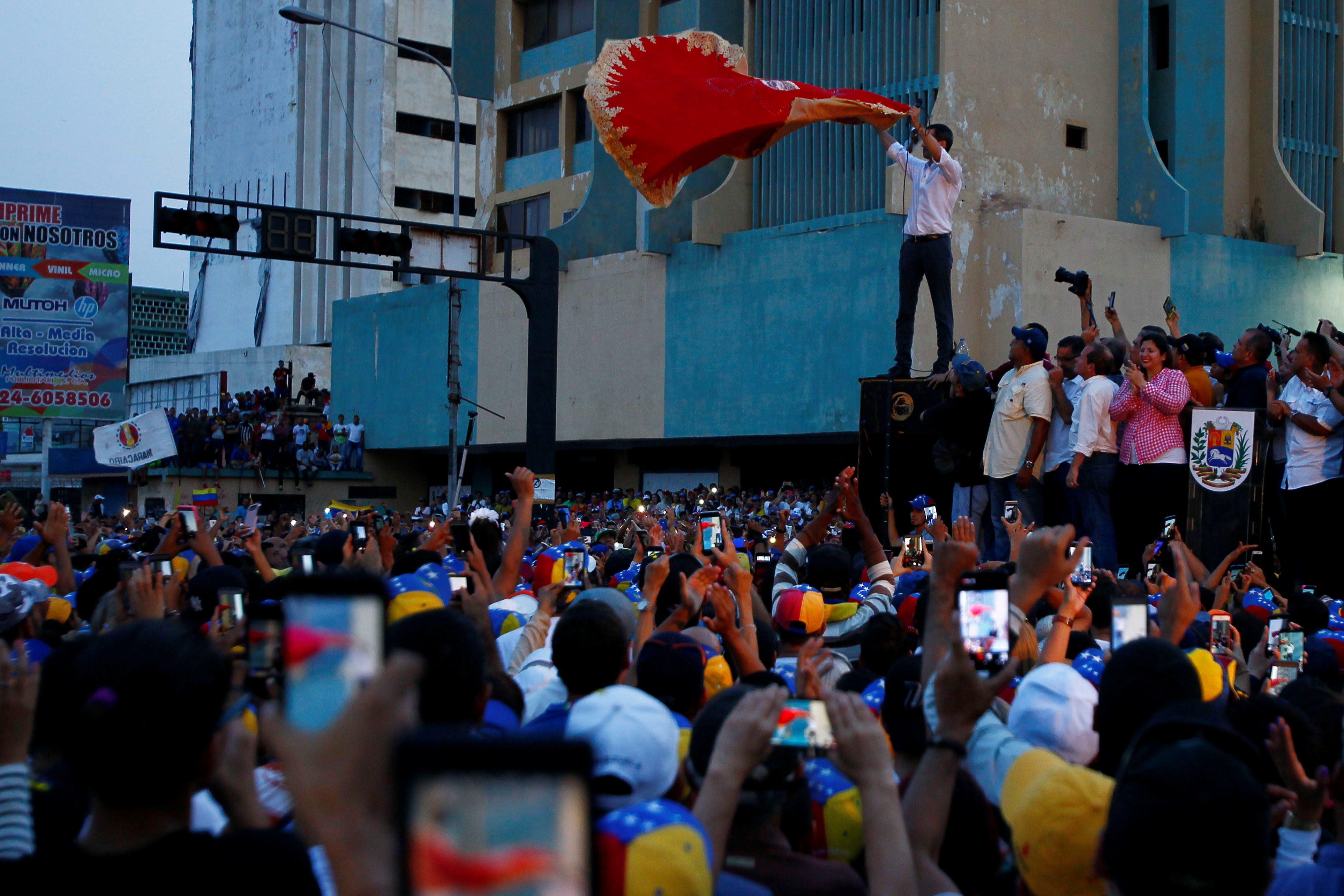 زعيم المعارضة الفنزويلية جوايدو يشارك في مظاهرة خلال زيارته لماراكايبو 18