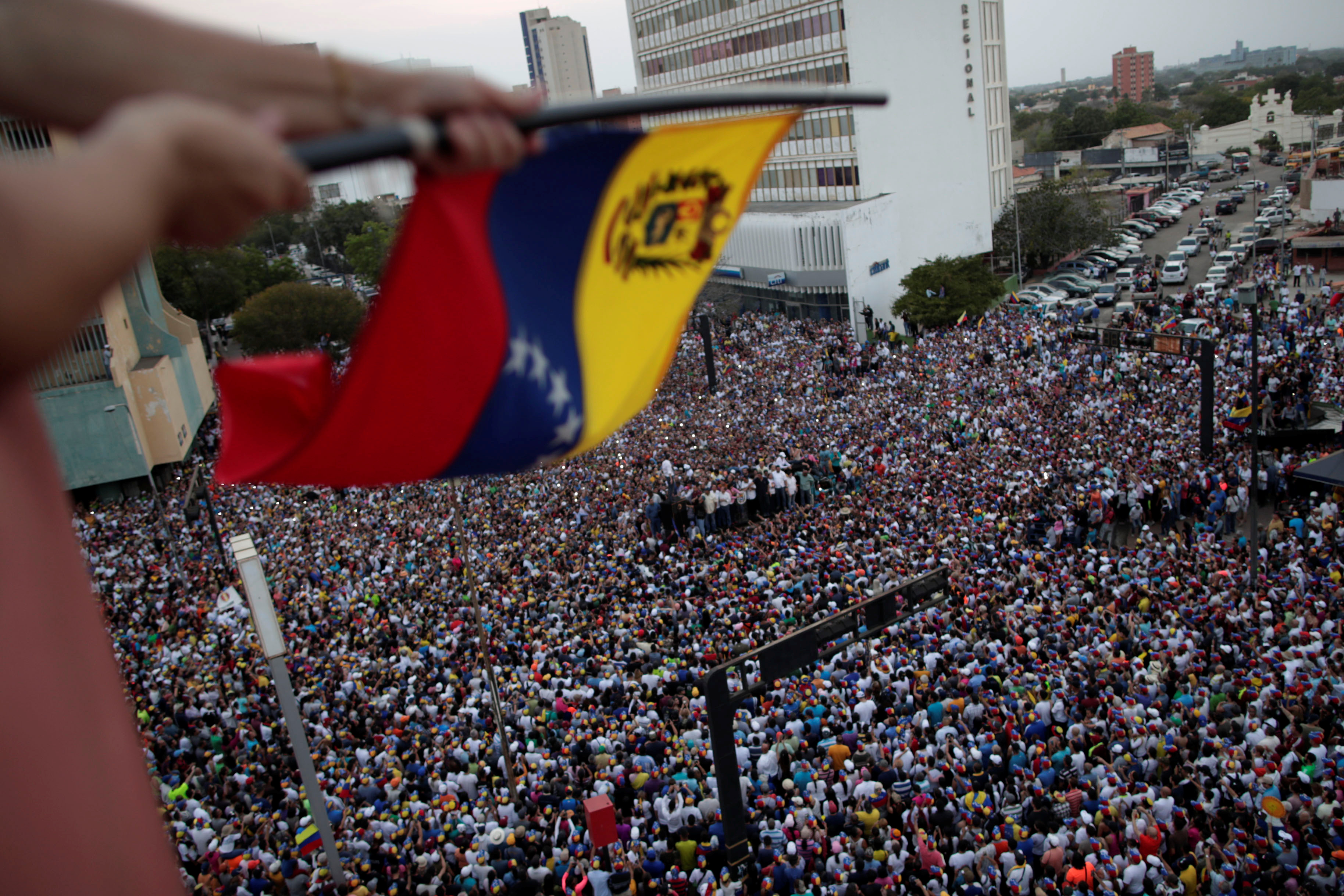 زعيم المعارضة الفنزويلية جوايدو يشارك في مظاهرة خلال زيارته لماراكايبو 2