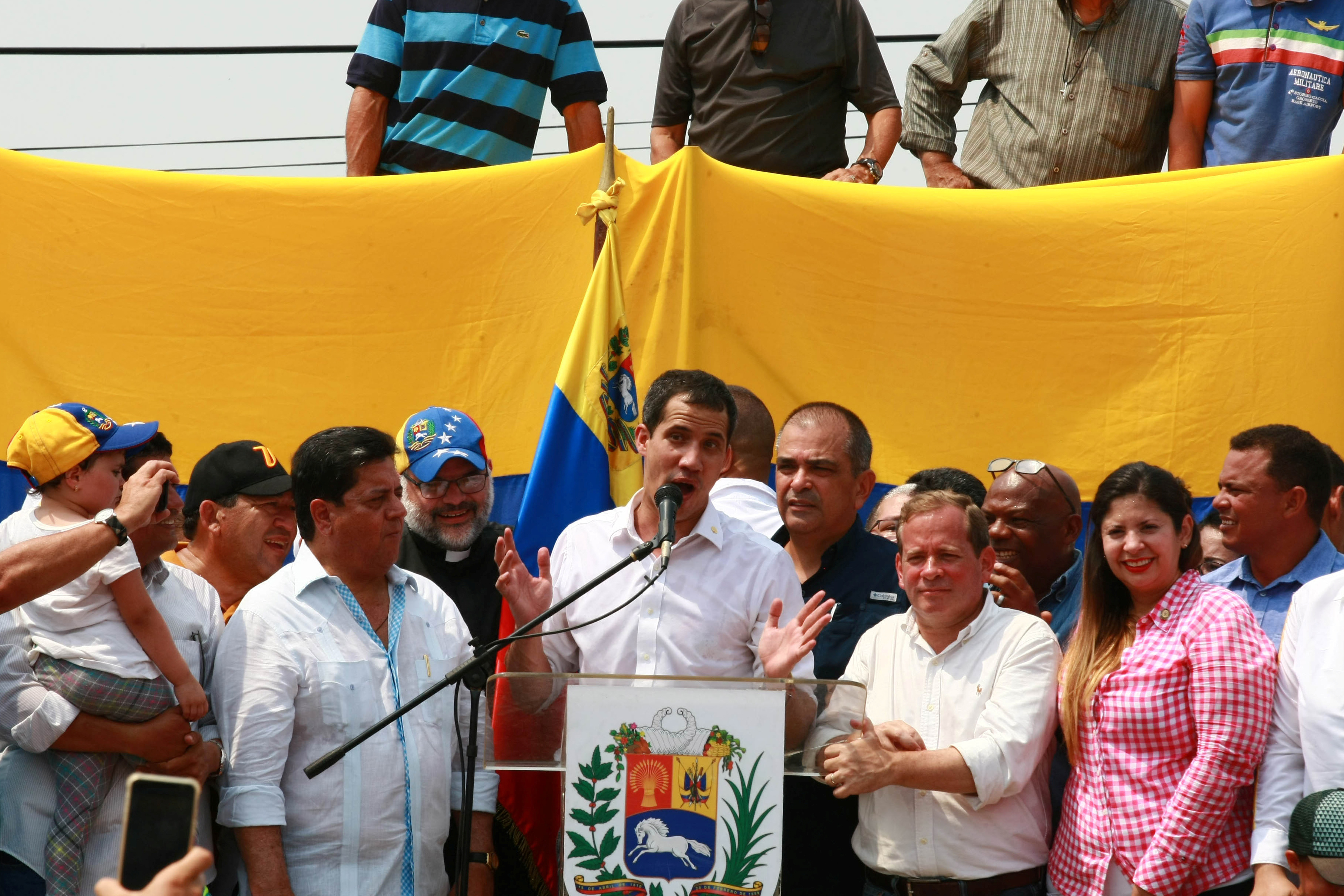 زعيم المعارضة الفنزويلية جوايدو يشارك في مظاهرة خلال زيارته لماراكايبو 24