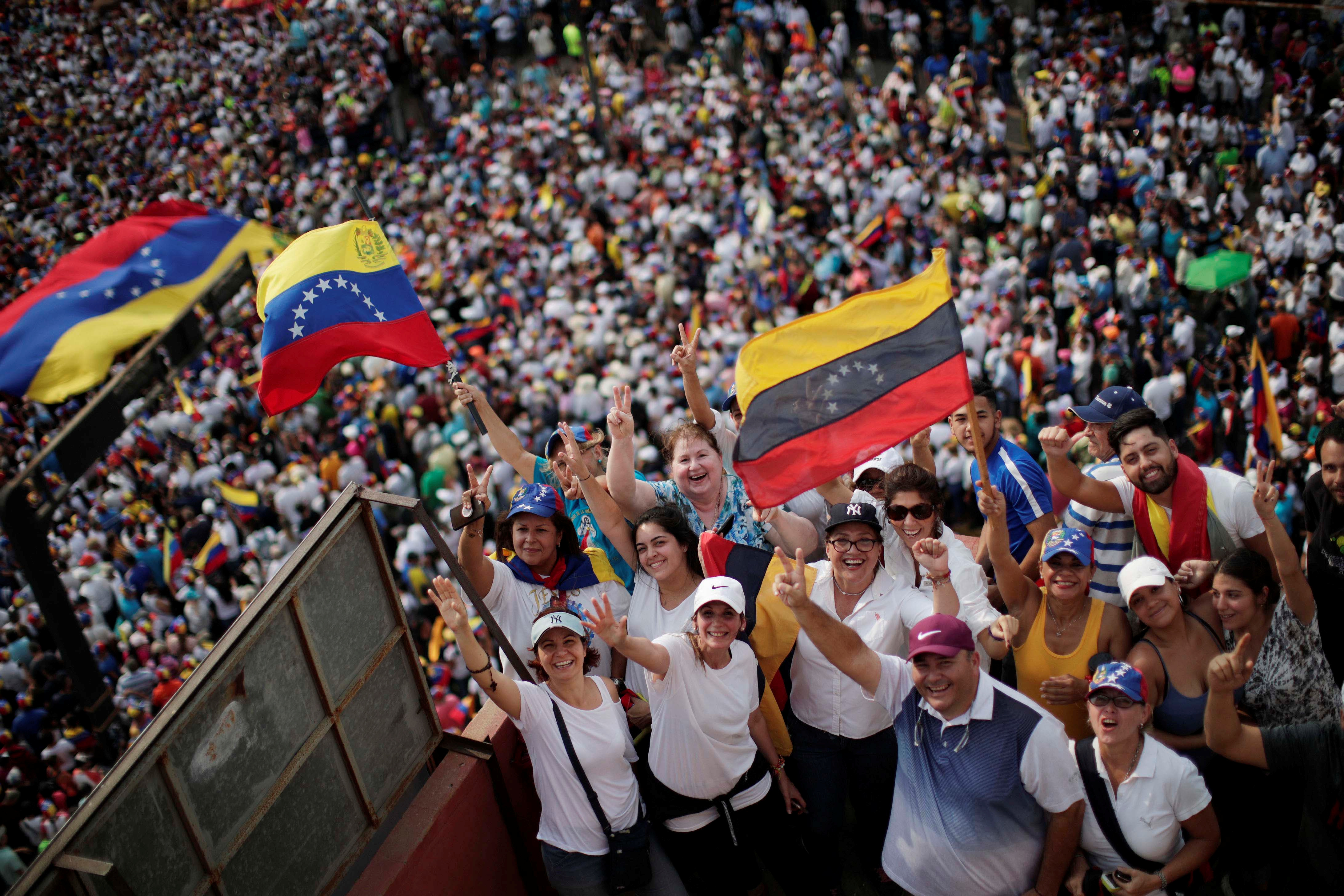 زعيم المعارضة الفنزويلية جوايدو يشارك في مظاهرة خلال زيارته لماراكايبو 10