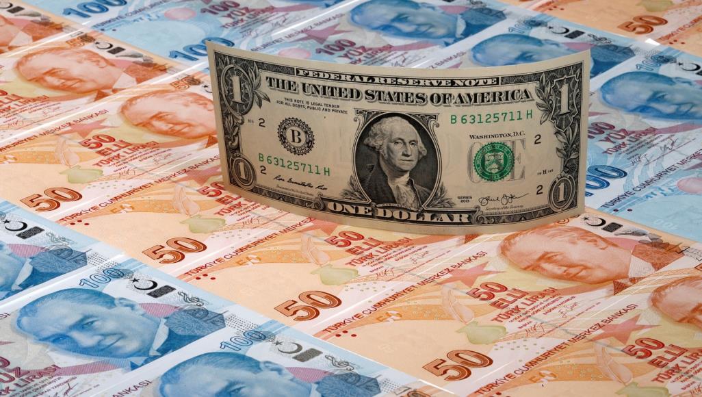 الليرة تواصل الانهيار أمام الدولار