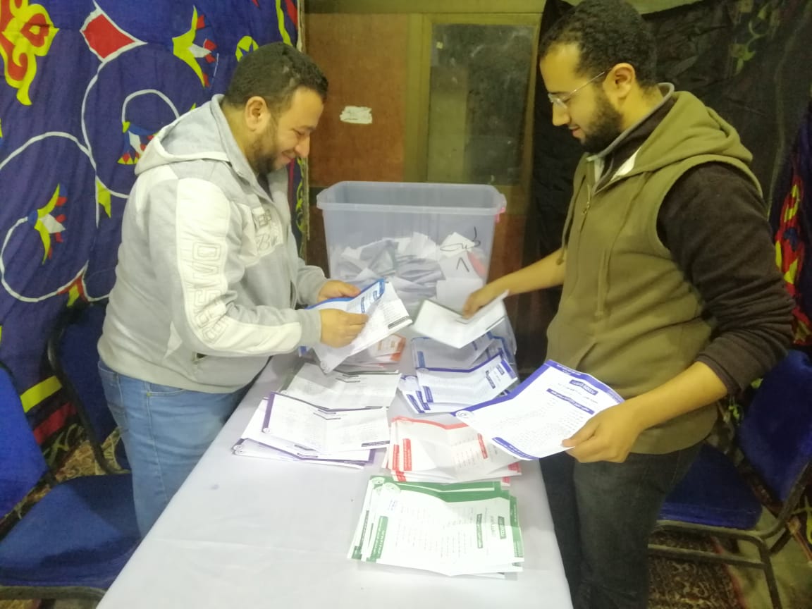  غلق صناديق الاقتراع بانتخابات الصيادلة بالقاهرة وبدء الفرز (5)