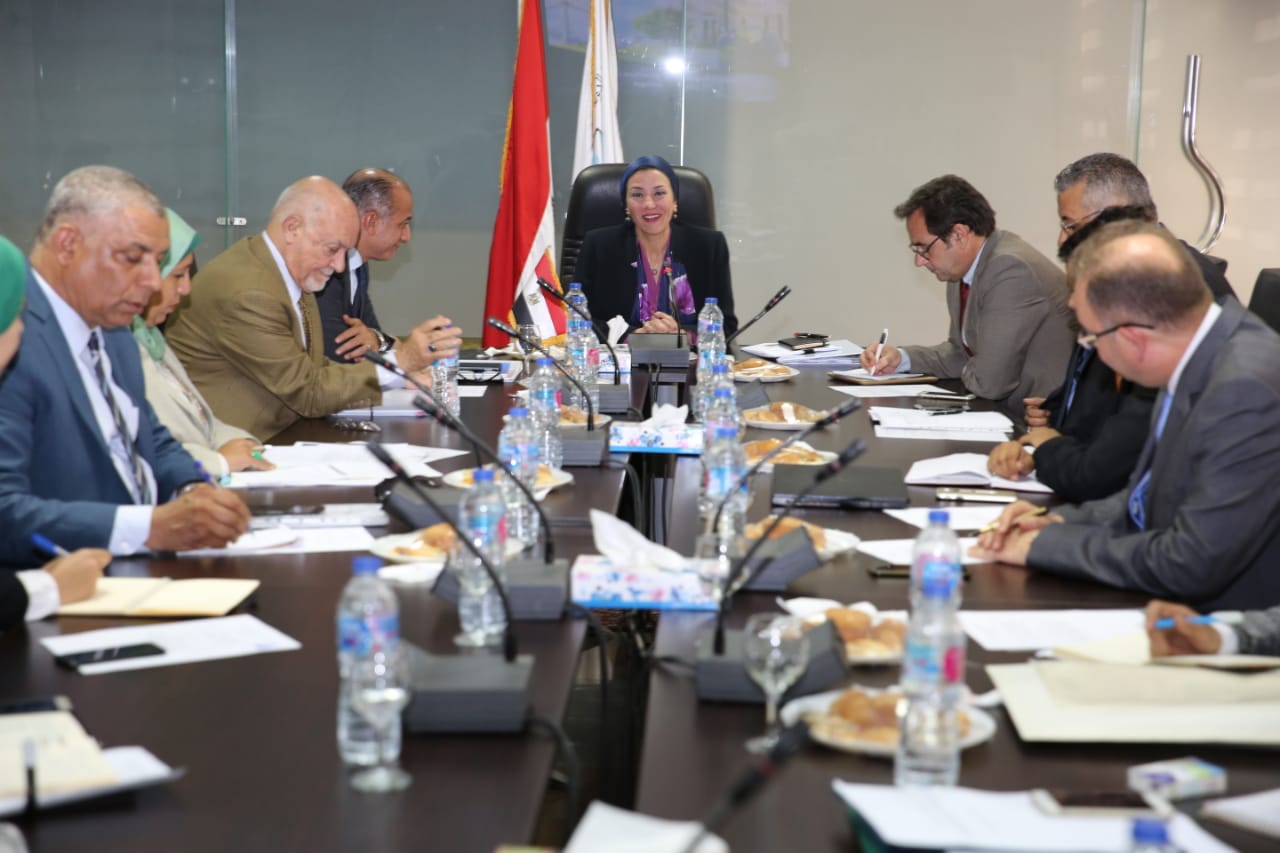 جانب من نقاشات فعاليات لجنة تقييم صندوق المناخ الاخضر فى مصر (1)