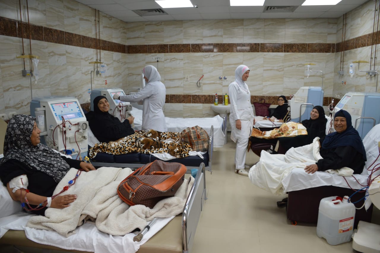 محافظ بورسعيد يتفقد التوسعات الجديدة بقسم الغسيل الكلوي بمستشفي التضامن (10)