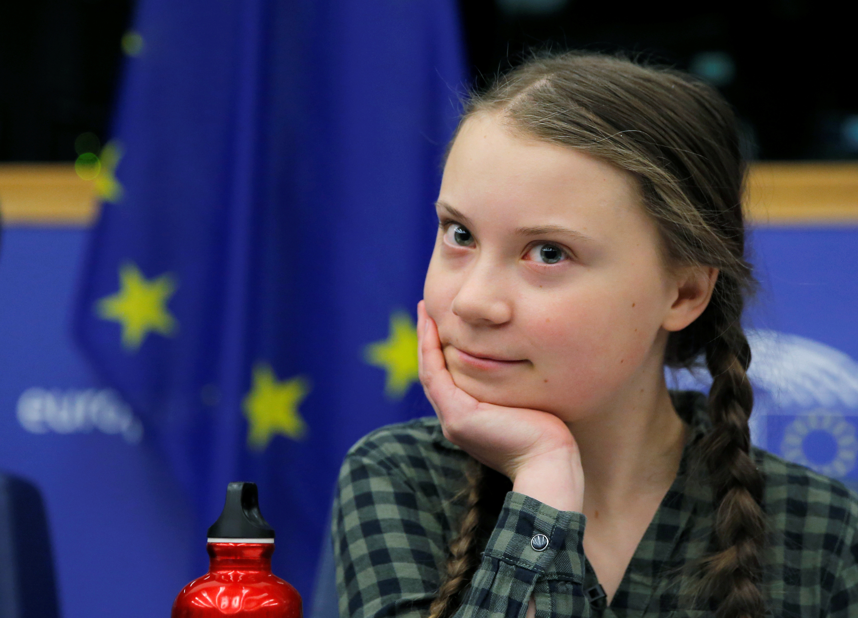 الطفلة السويدية جريتا ثانبيرج داخل البرلمان الأوروبى (14)