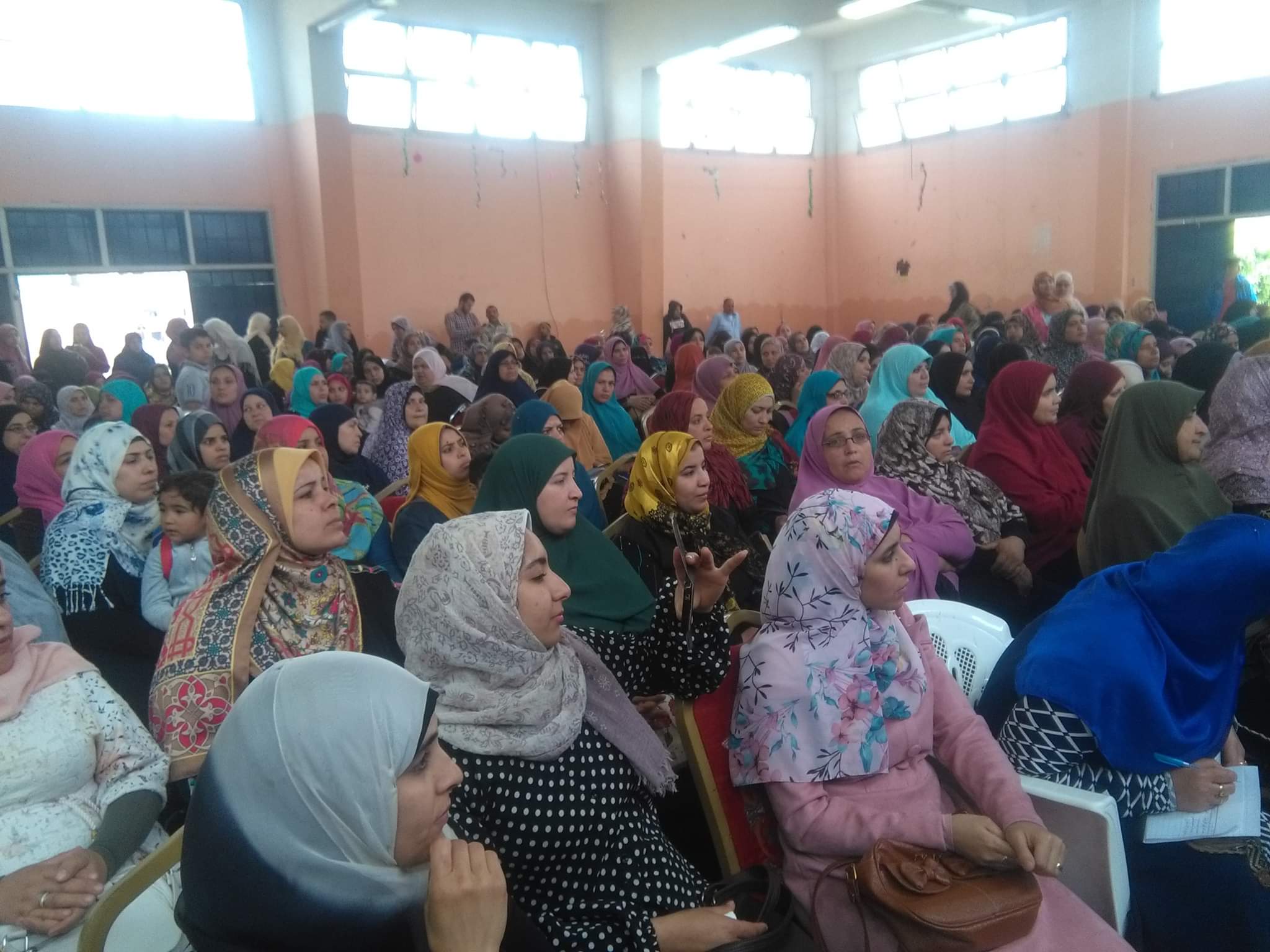 مشاركة النساء بمؤتمر بيت العيلة للتوعية بالتعديلات الدستورية (1)