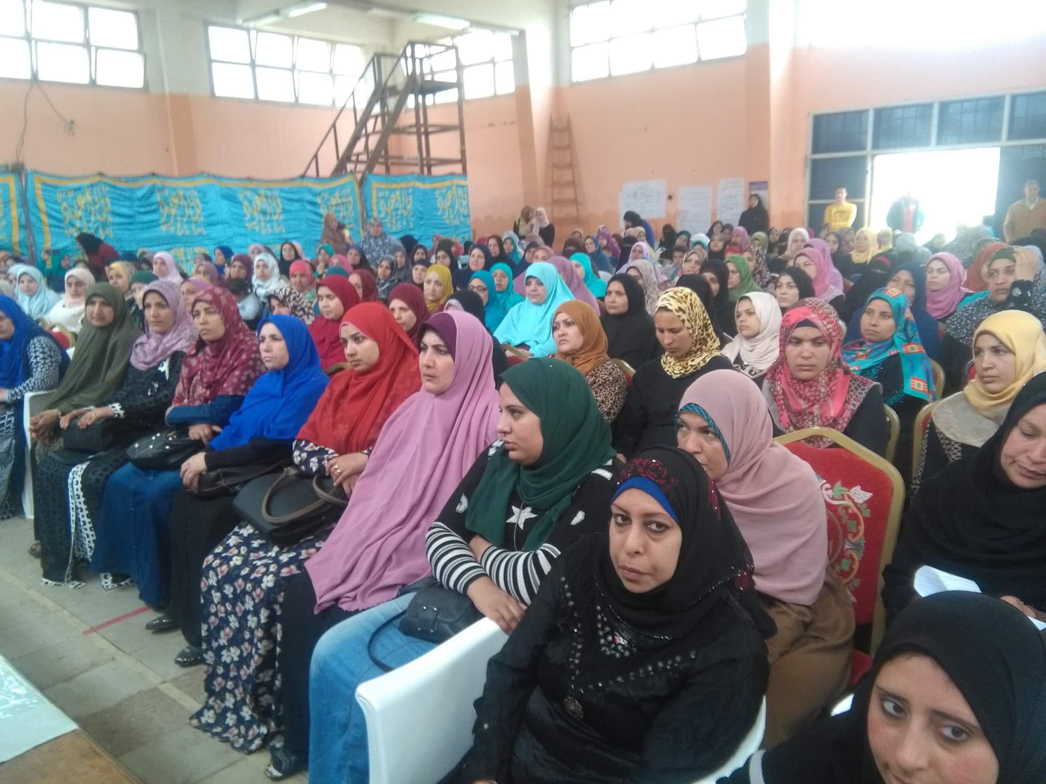 مشاركة النساء بمؤتمر بيت العيلة للتوعية بالتعديلات الدستورية (5)