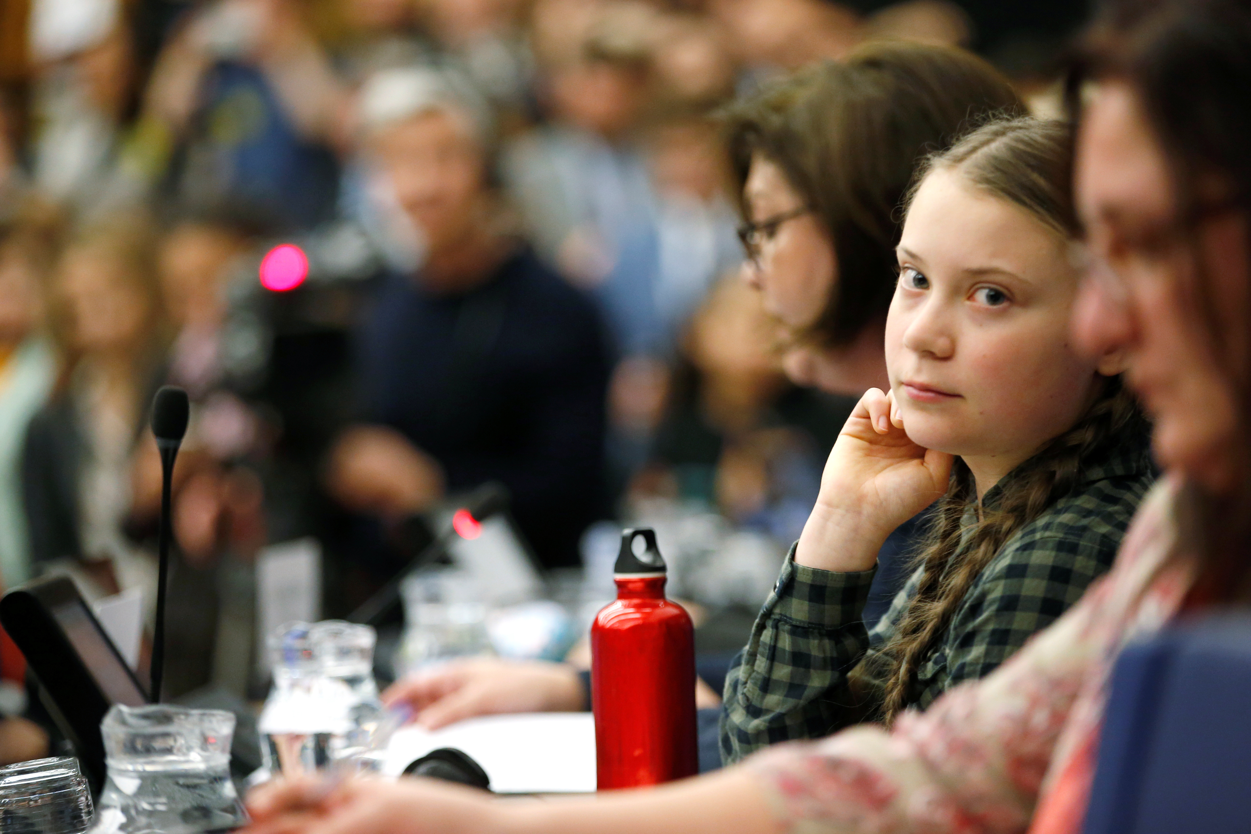 الطفلة السويدية جريتا ثانبيرج داخل البرلمان الأوروبى (12)
