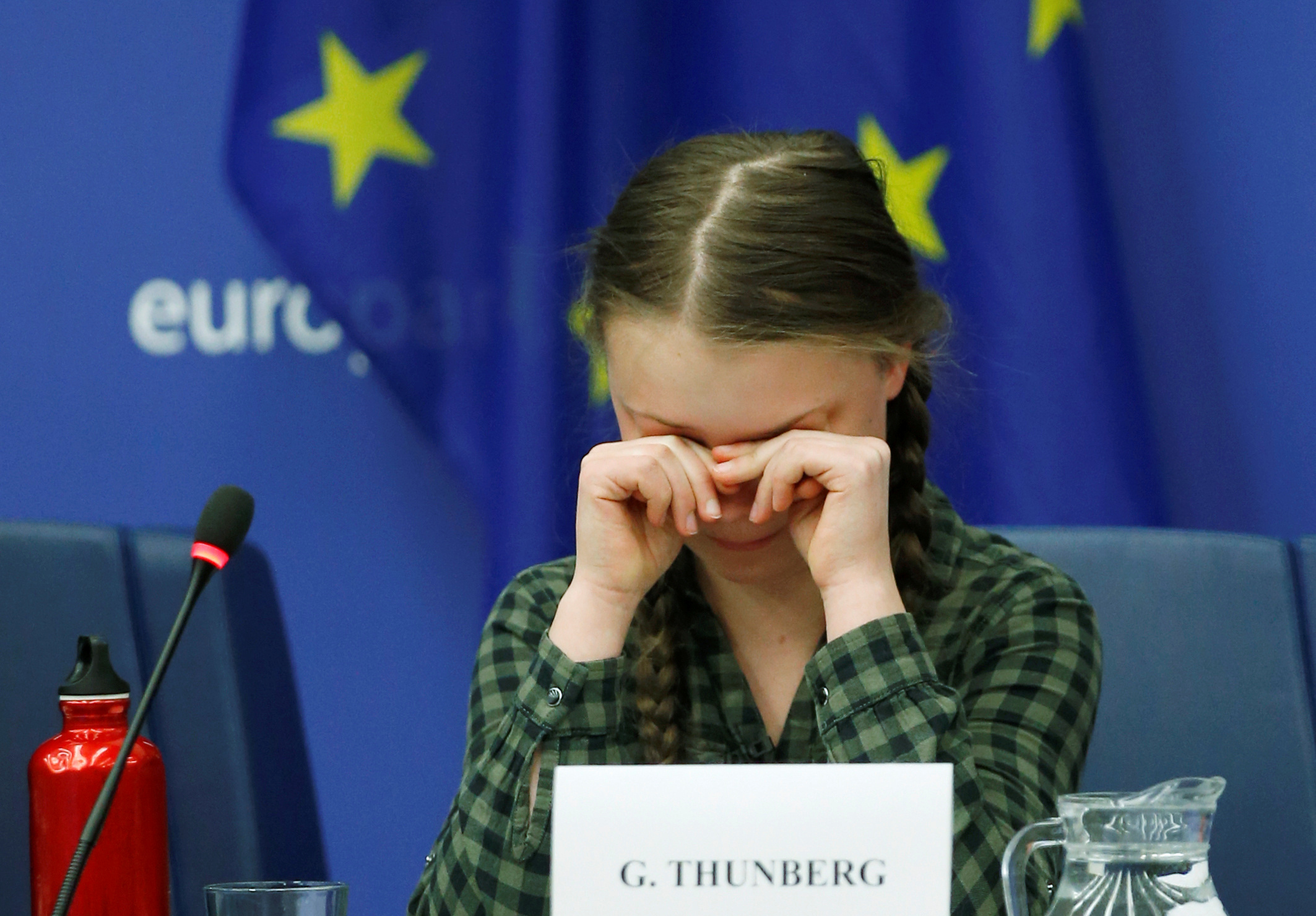 الطفلة السويدية جريتا ثانبيرج داخل البرلمان الأوروبى (9)