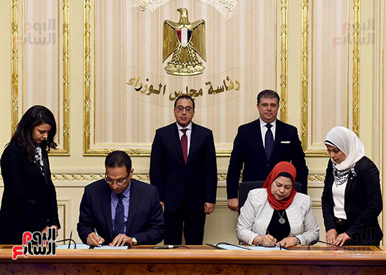 رئيس الوزراء يشهد توقيع 8 بروتوكولات تعاون لتطوير  مشروع بوابة المحتوى الثقافي الرقمي المصري (4)