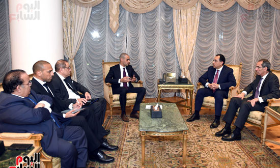رئيس الوزراء يلتقي الرئيس التنفيذي لمجموعة الخرافى الكويتية (3)