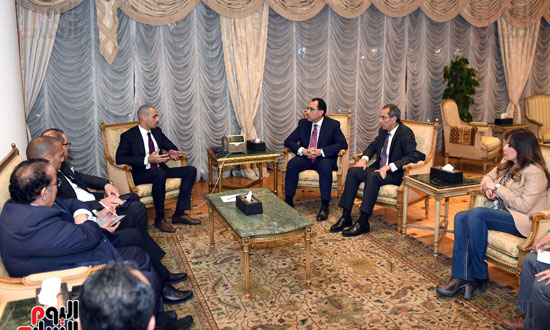 رئيس الوزراء يلتقي الرئيس التنفيذي لمجموعة الخرافى الكويتية (4)