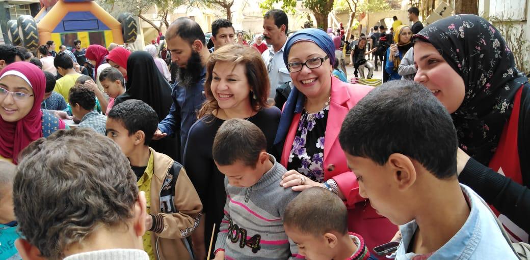 الدكتورة صفية القبانى تشارك فى الاحتفال بيوم اليتيم بـفنون جميلة الزمالك (5)