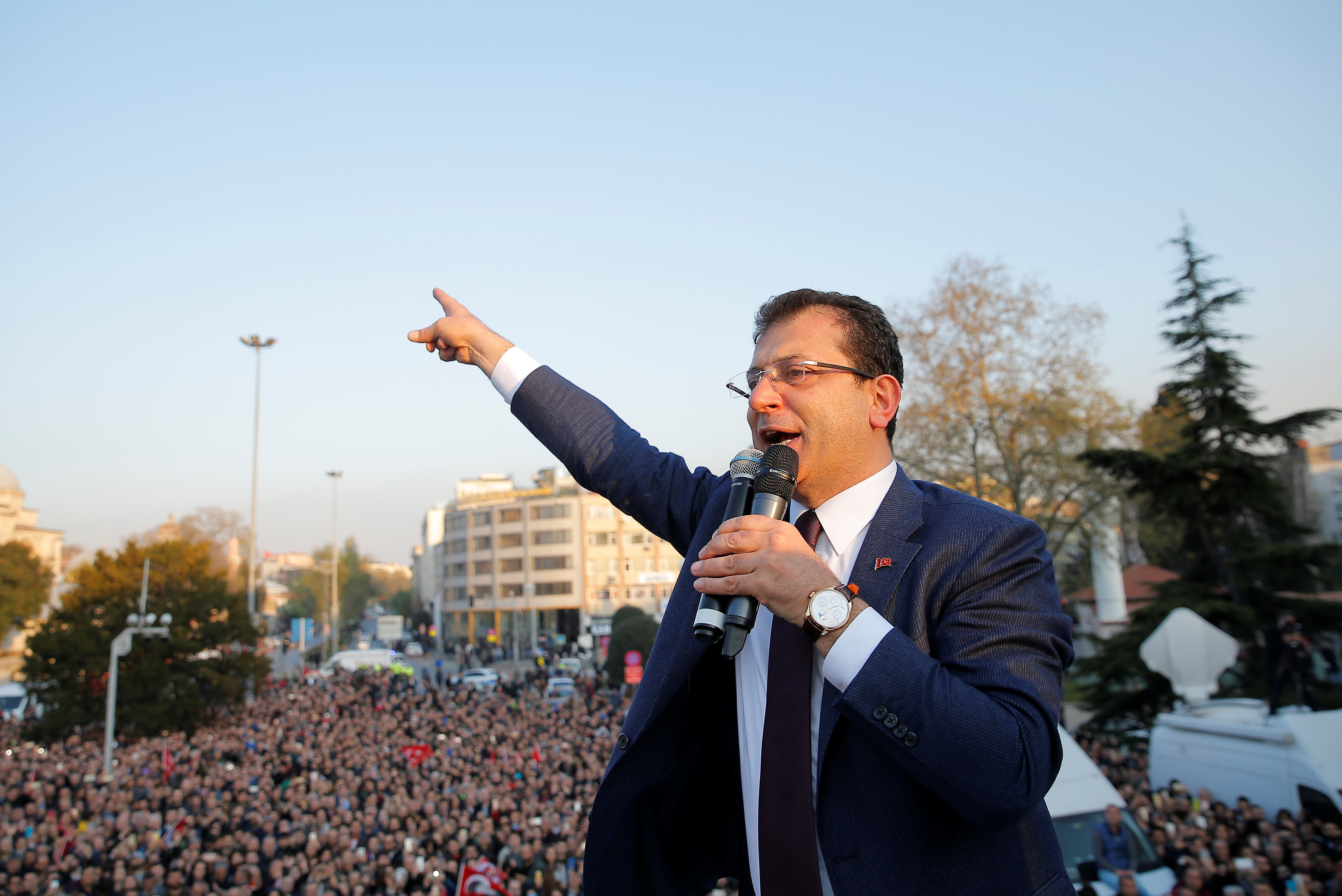 احتفالات اسطنبول بفوز مرشح المعارضة على حساب الحزب الحاكم (4)