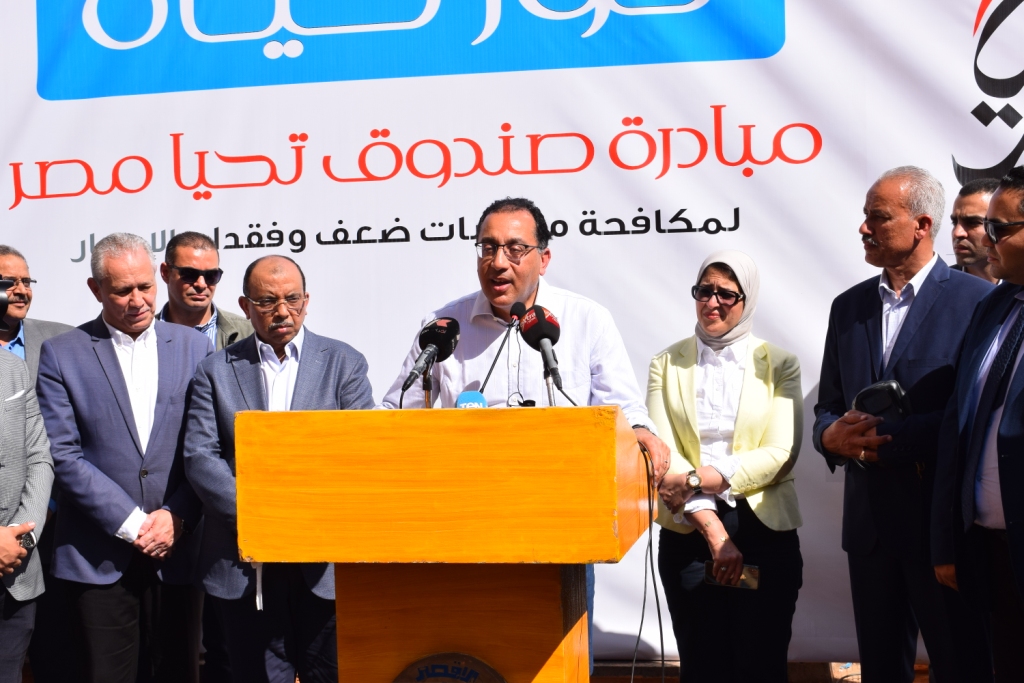 رئيس الوزراء يعقد مؤتمر صحفي ويؤكد علي دعم أطفال المدارس والسياحة والآثار بجنوب مصر (2)