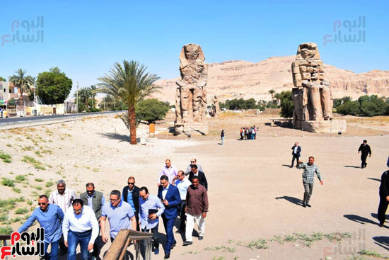 رئيس-الوزراء-ووزير-الآثار-فى-الأقصر-لافتتاح-مقبرتين-فرعونيتين-(3)