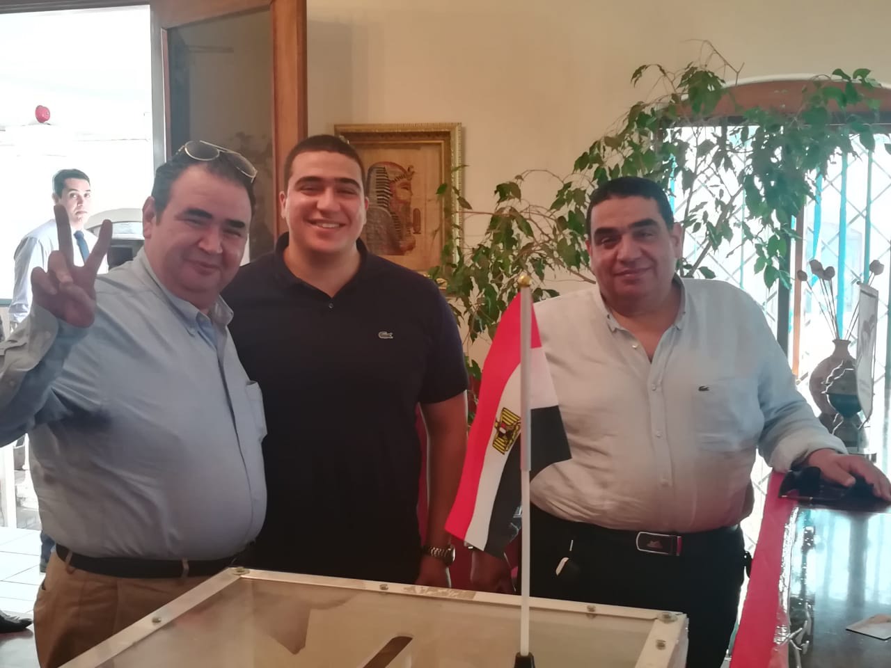 أبناء الجالية المصرية في جنوب أفريقيا يدلون بأصواتهم أبناء الجالية المصرية في جنوب أفريقيا يدلون بأصواتهم