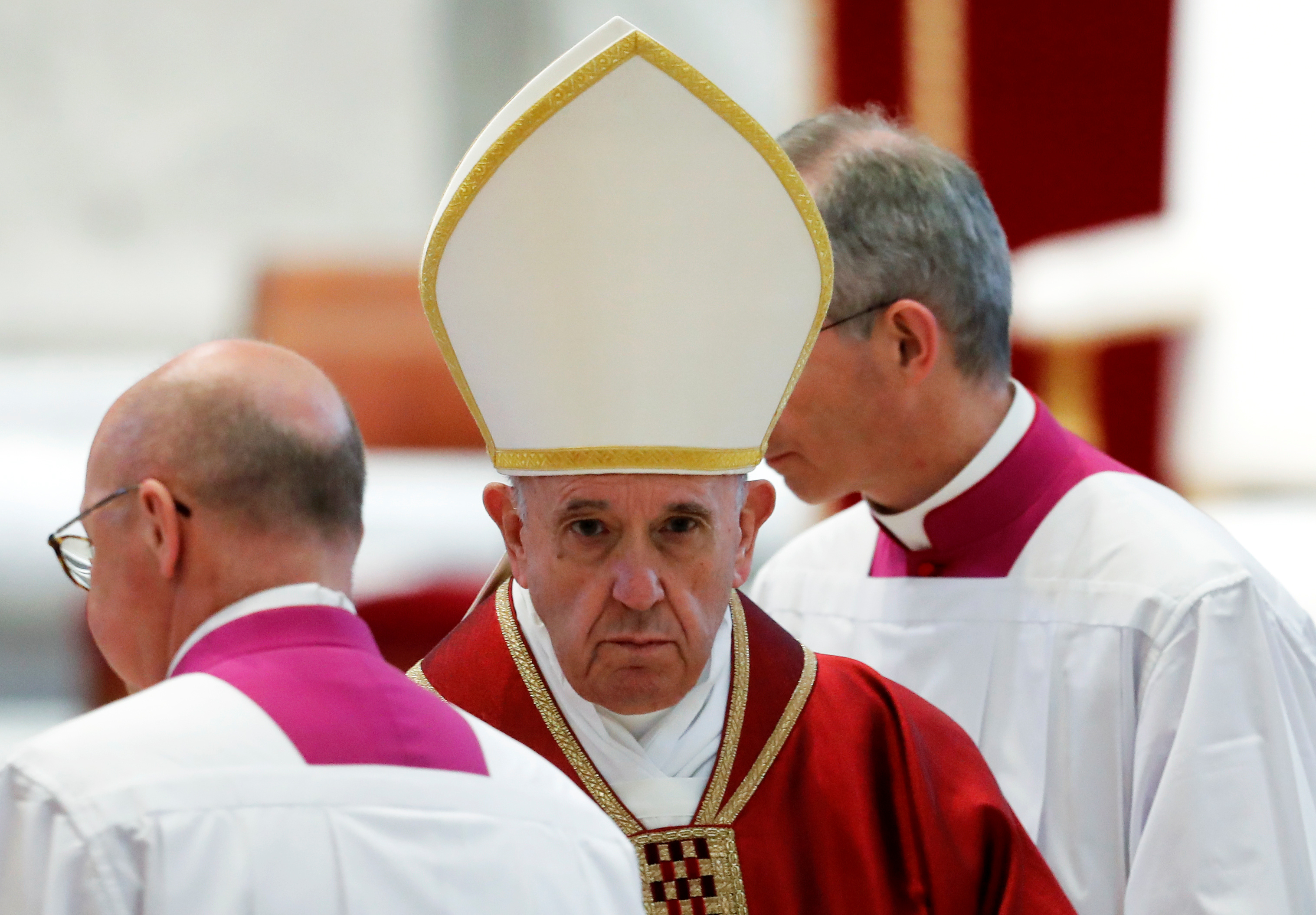 البابا فرانسيس يقود قداس الجمعة العظيمة (11)