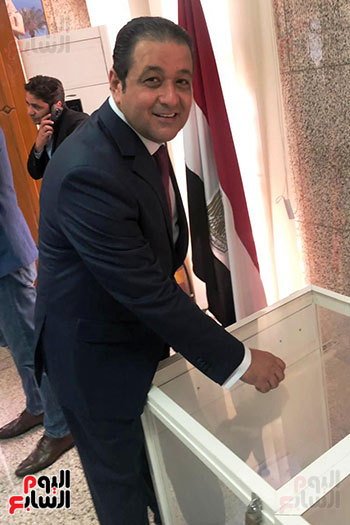علاء عابد يدلى بصوته على التعديلات الدستورية (3)