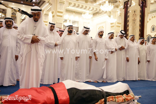 حاكم دبى يؤدى صلاة الجنازة على نجله الشيخ راشد بن محمد بن راشد آل مكتوم (1)