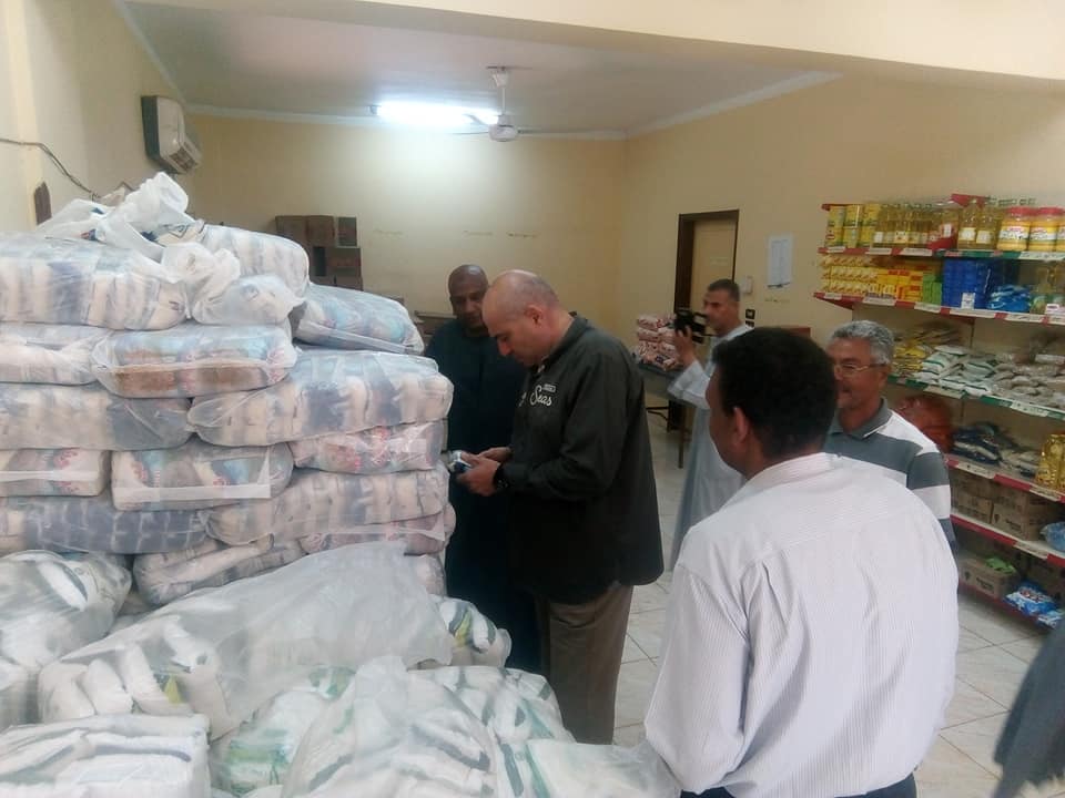 رئيس مدينة الطود يتفقد معرض سوبر ماركت أهلاً رمضان بعد إفتتاحه رسمياً لخدمة المواطنين (3)