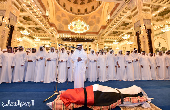 حاكم دبى يؤدى صلاة الجنازة على نجله الشيخ راشد بن محمد بن راشد آل مكتوم (3)