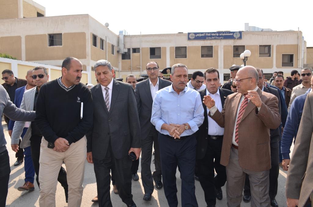محافظ الاسماعيلية ومدير الأمن بمستشفى جامعة القناة (4)