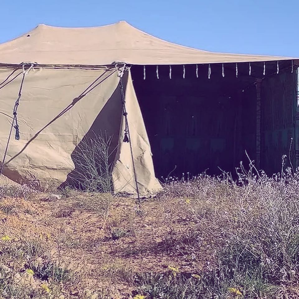 خيمة القذافى معروضة للبيع لأعلى سعر