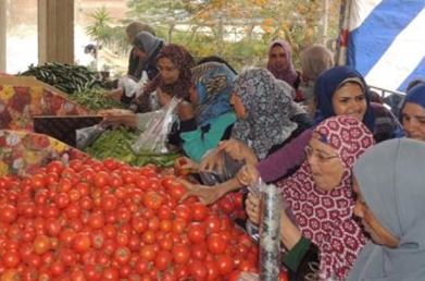 إقبال من ربات المنازل على السلع