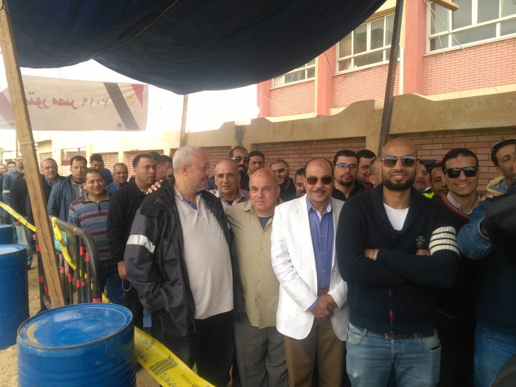 طوابير أمام لجان الاستفتاء ببورسعيد  (3)