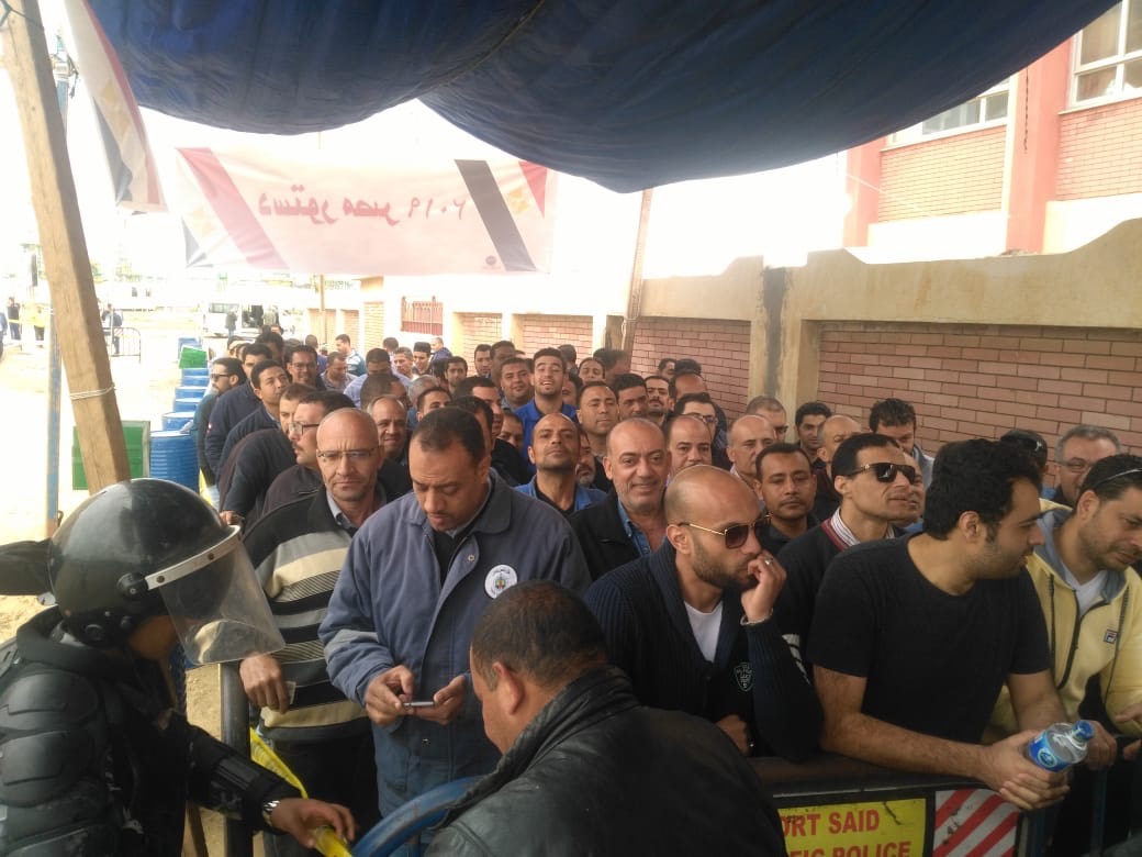 طوابير أمام لجان الاستفتاء ببورسعيد  (2)