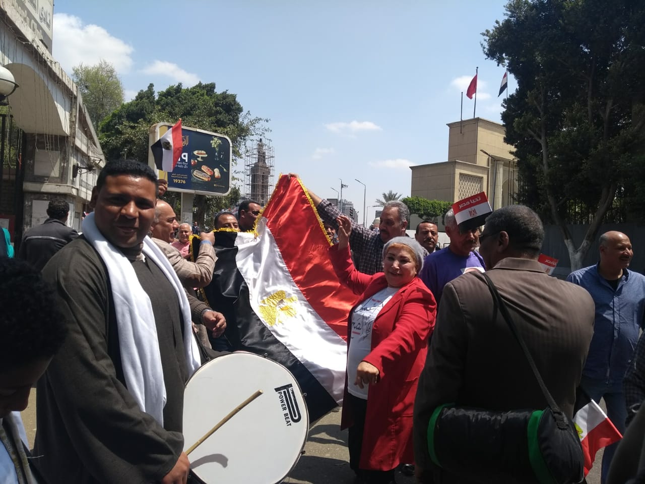 صور.. معلمى مديرية تعليم القاهرة ينظمون مسيرة للحث على المشاركة فى الاستفتاء (3)