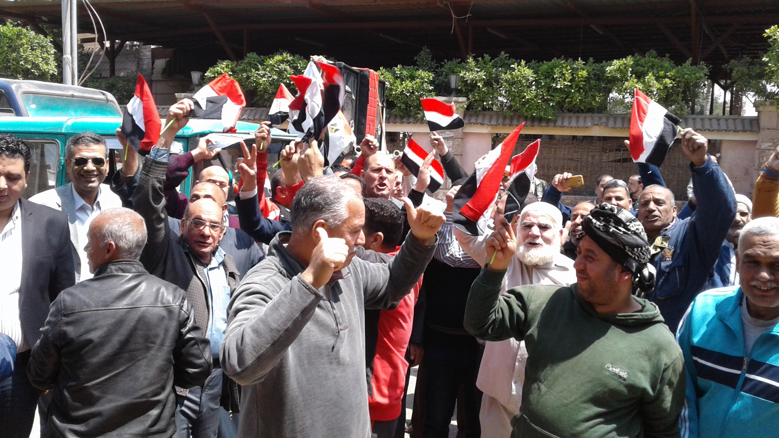 مسيرة حاشدة تدعو المواطنين للاستفتاء (3)