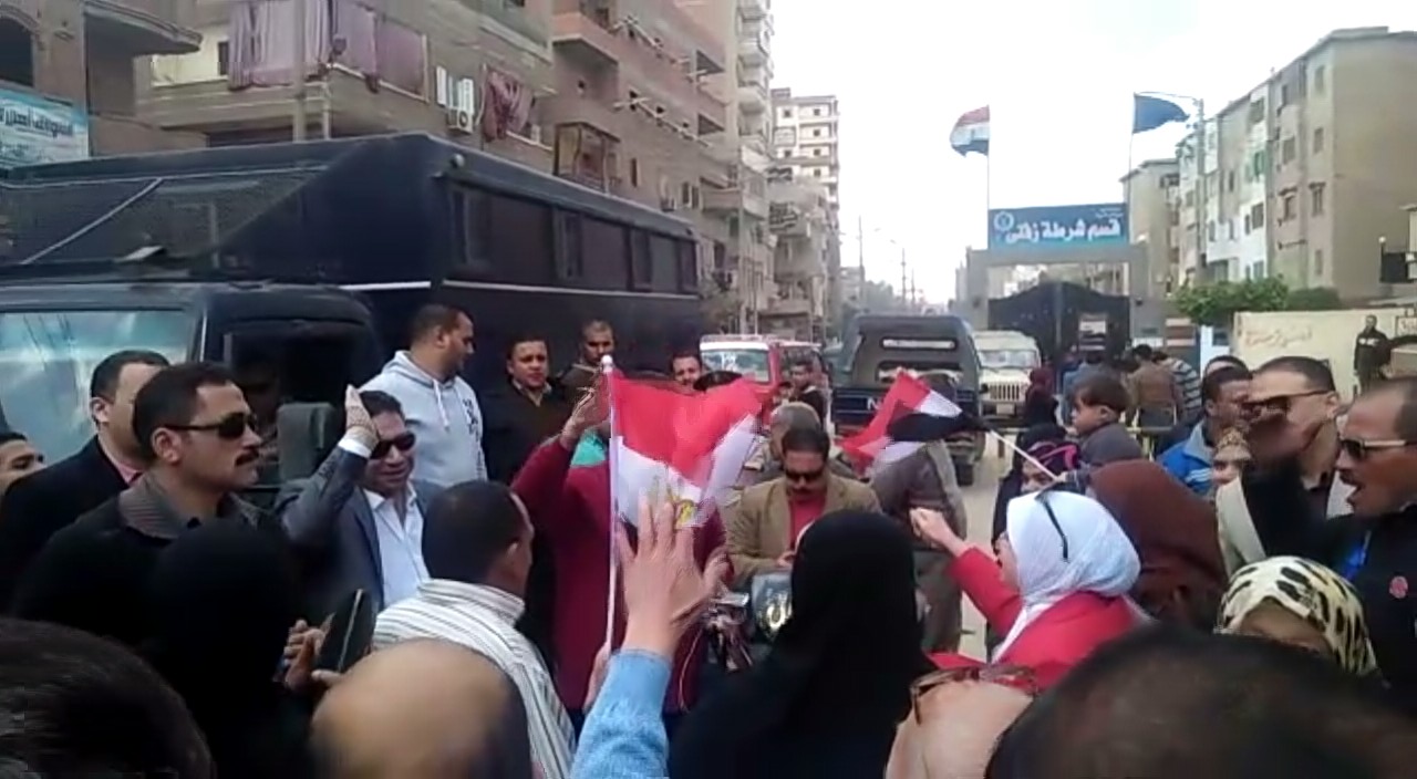 هتافات تحيا مصر أمام لجان بالغربية (3)