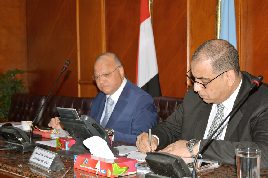 محافظ القاهرة يتابع سير الاستفتاء على التعديلات الدستورية من غرفة عمليات المحافظة (1)