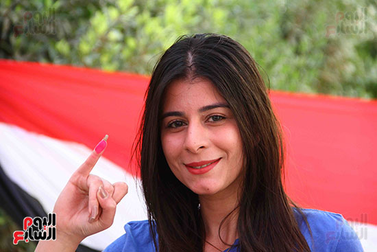 شباب مصر يشارك فى الاستفتاء بلجان مدينة نصر (5)