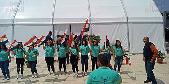 حضور لافت لشباب مصر للطيران أمام لجان الاستفتاء بمطار القاهرة  (2)