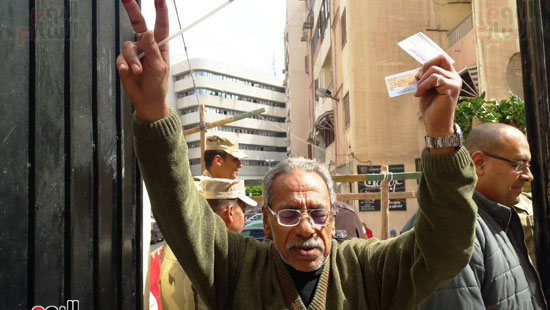 هتافات تحيا مصر من أمام اللجان  بالإسكندرية  (13)
