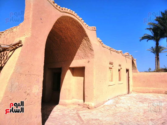 صور تحكى عن الطراز المعمارى الفريد لقرية تونس بالفيوم (15)