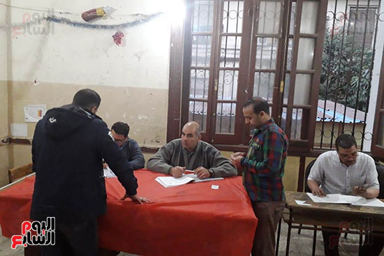 تدفق الناخبين على لجان قصر الدوبارة (6)