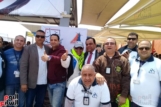 توافد العاملين والمسافرين بلجنة مطار القاهرة  (5)