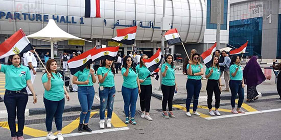 حضور لافت لشباب مصر للطيران أمام لجان الاستفتاء بمطار القاهرة  (3)