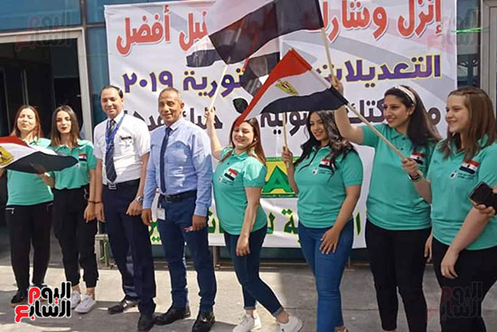حضور لافت لشباب مصر للطيران أمام لجان الاستفتاء بمطار القاهرة  (1)