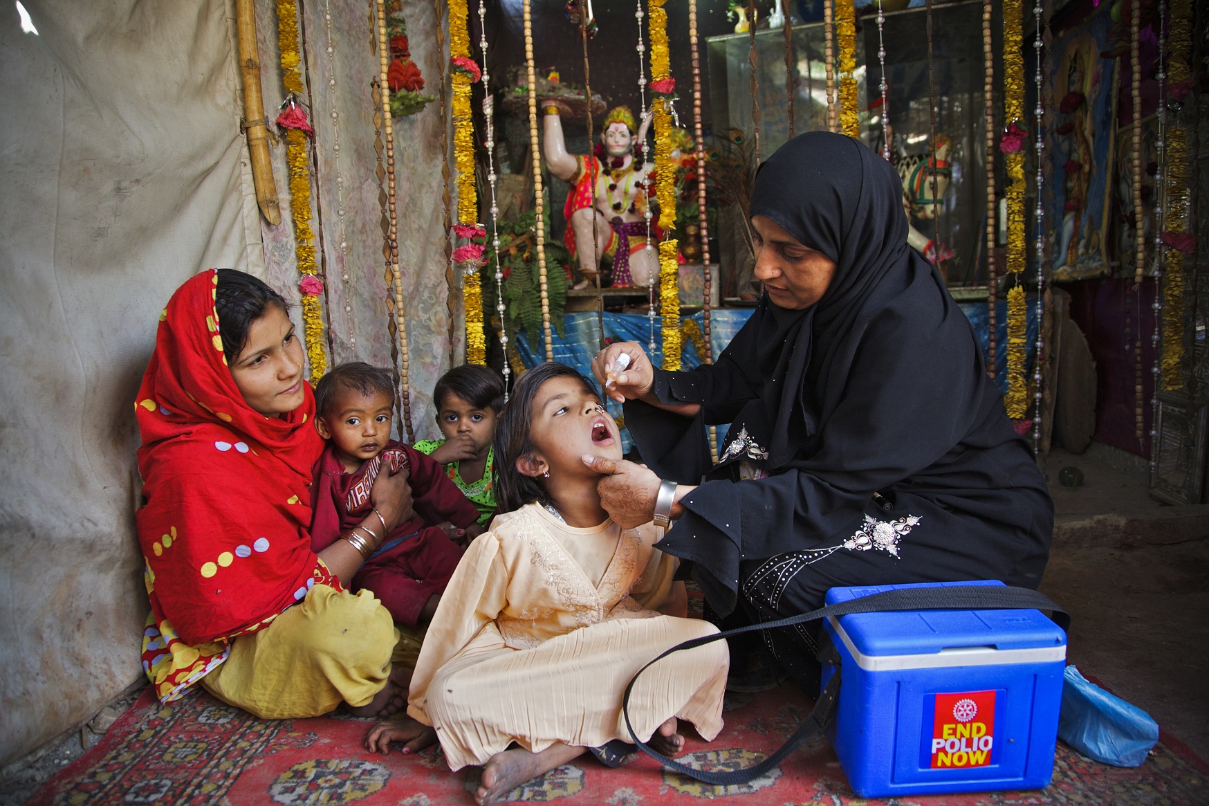 children-oral-polio-vaccine-pakistan