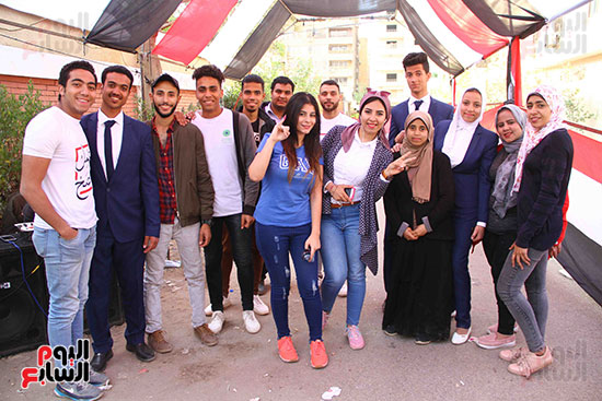 شباب مصر يشارك فى الاستفتاء بلجان مدينة نصر (4)
