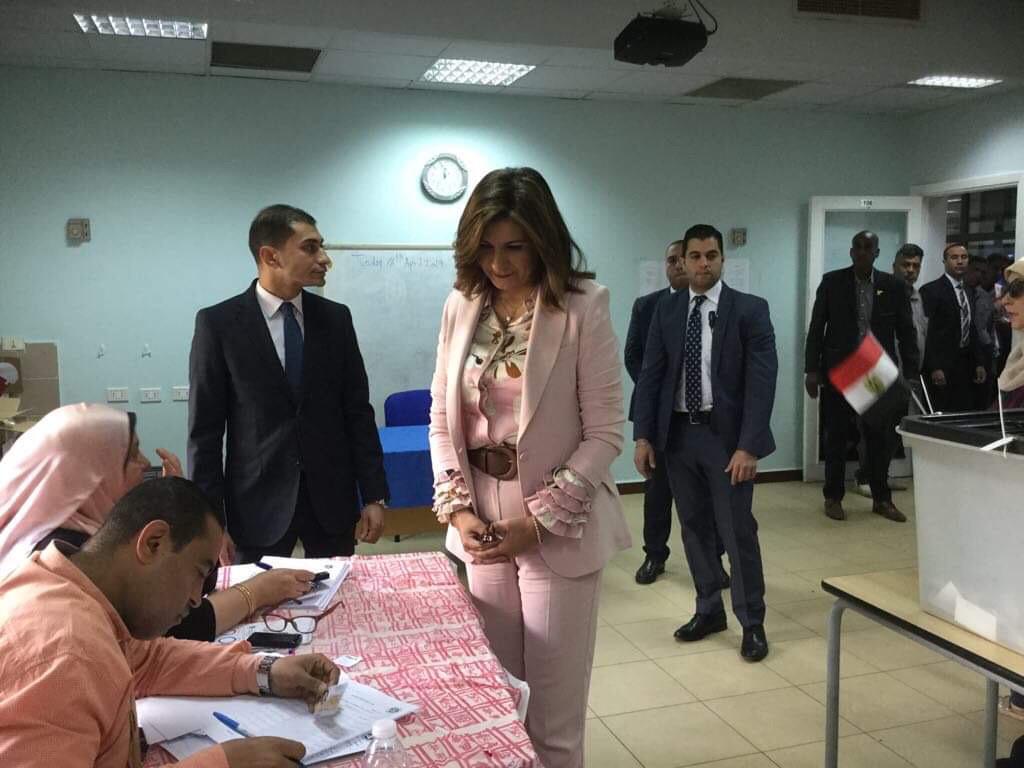 وزيرة الهجرة تدلى بصوتها فى الاستفتاء على التعديلات الدستورية