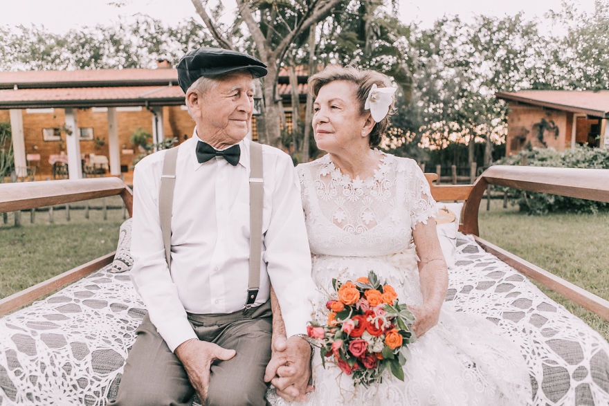 Couple-With-No-Wedding-Photos-Revive-The-Moment-60-Years-Later-01 (1)