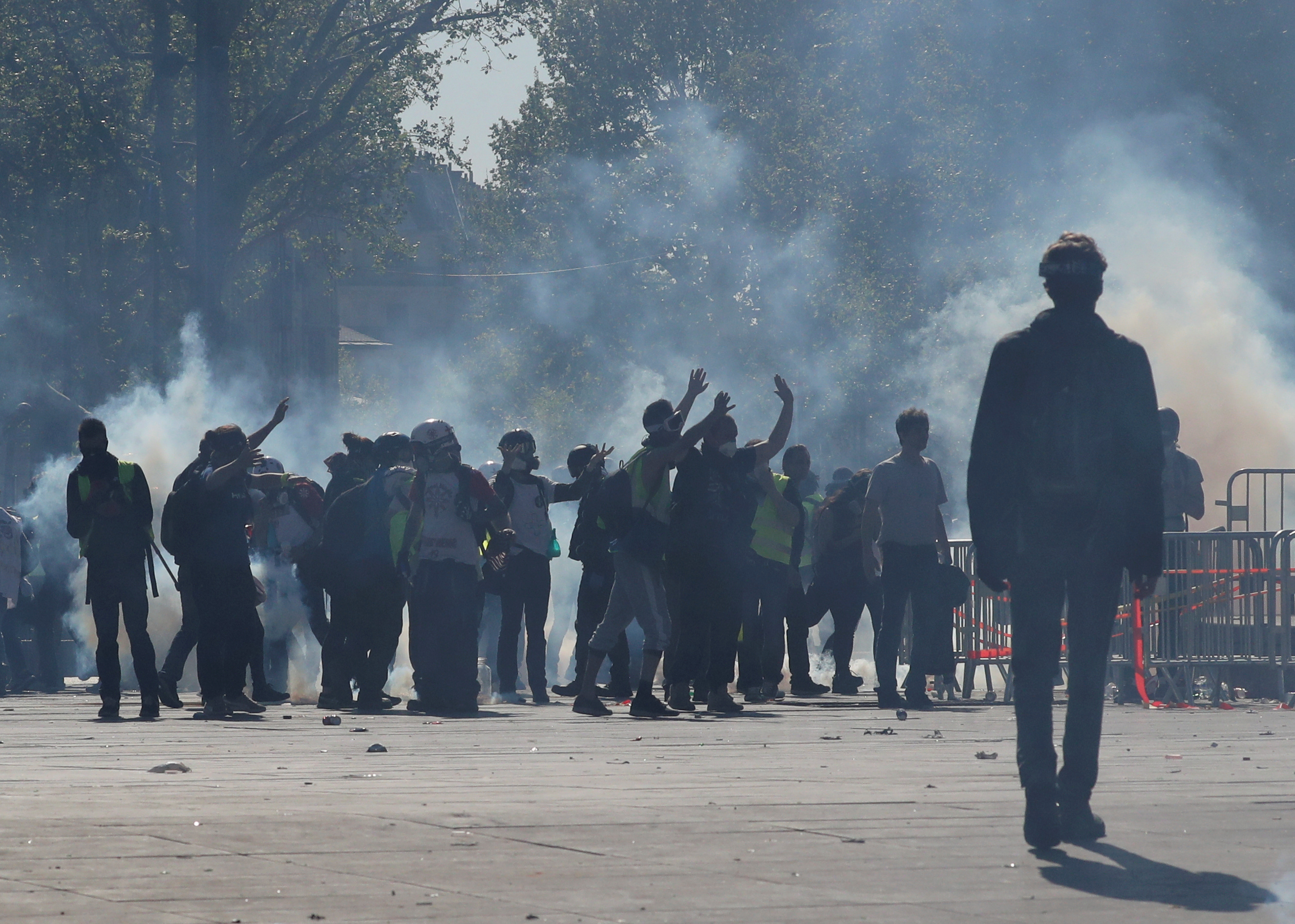 اشتباكات بين متظاهرى السترات الصفراء والشرطة الفرنسية (9)