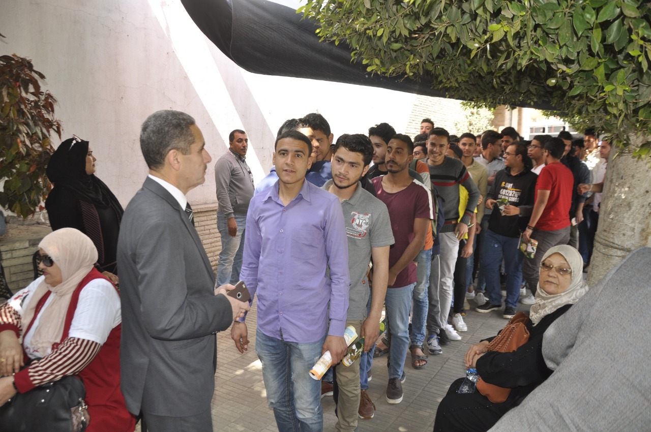 تصويت طلاب جامعة قناة السويس فى الاستفتاء على الاستفتاء (16)